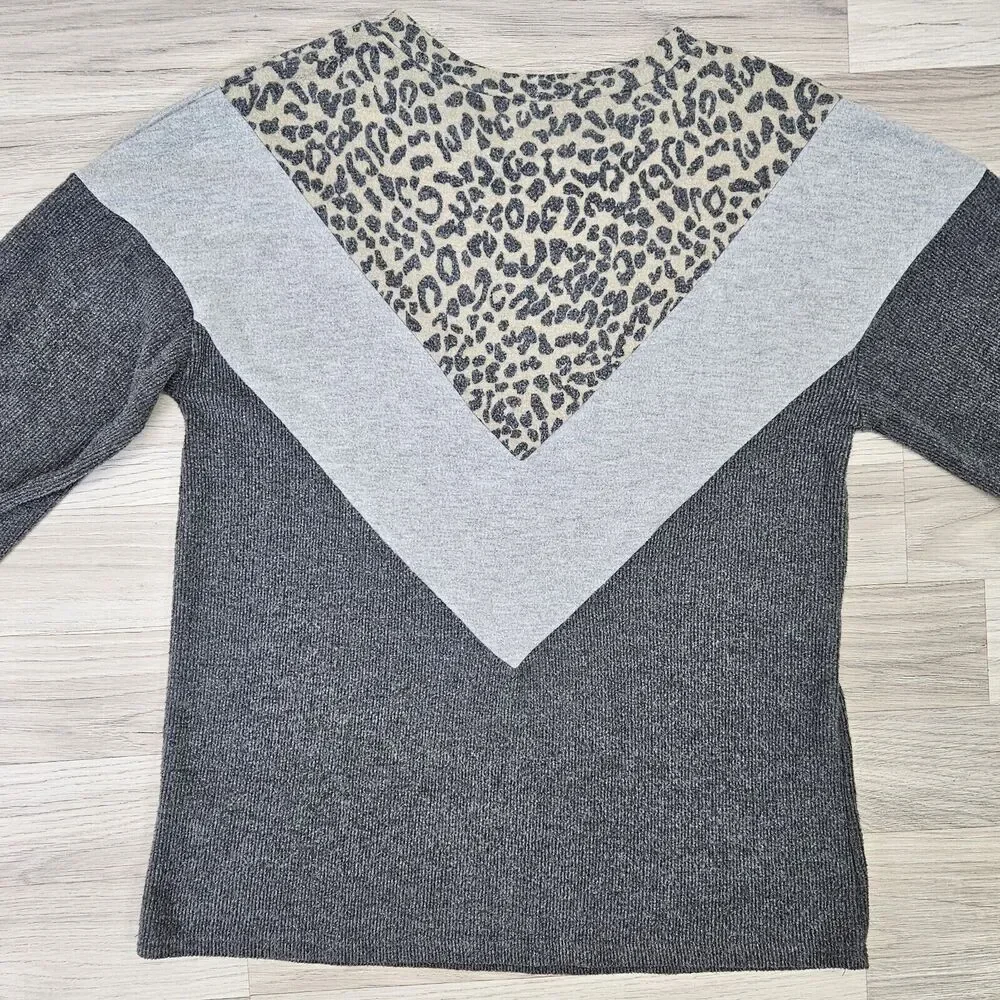FIRST LOVE Womens Gray Leopard Print Color Block Oversized Sweater Size Small
